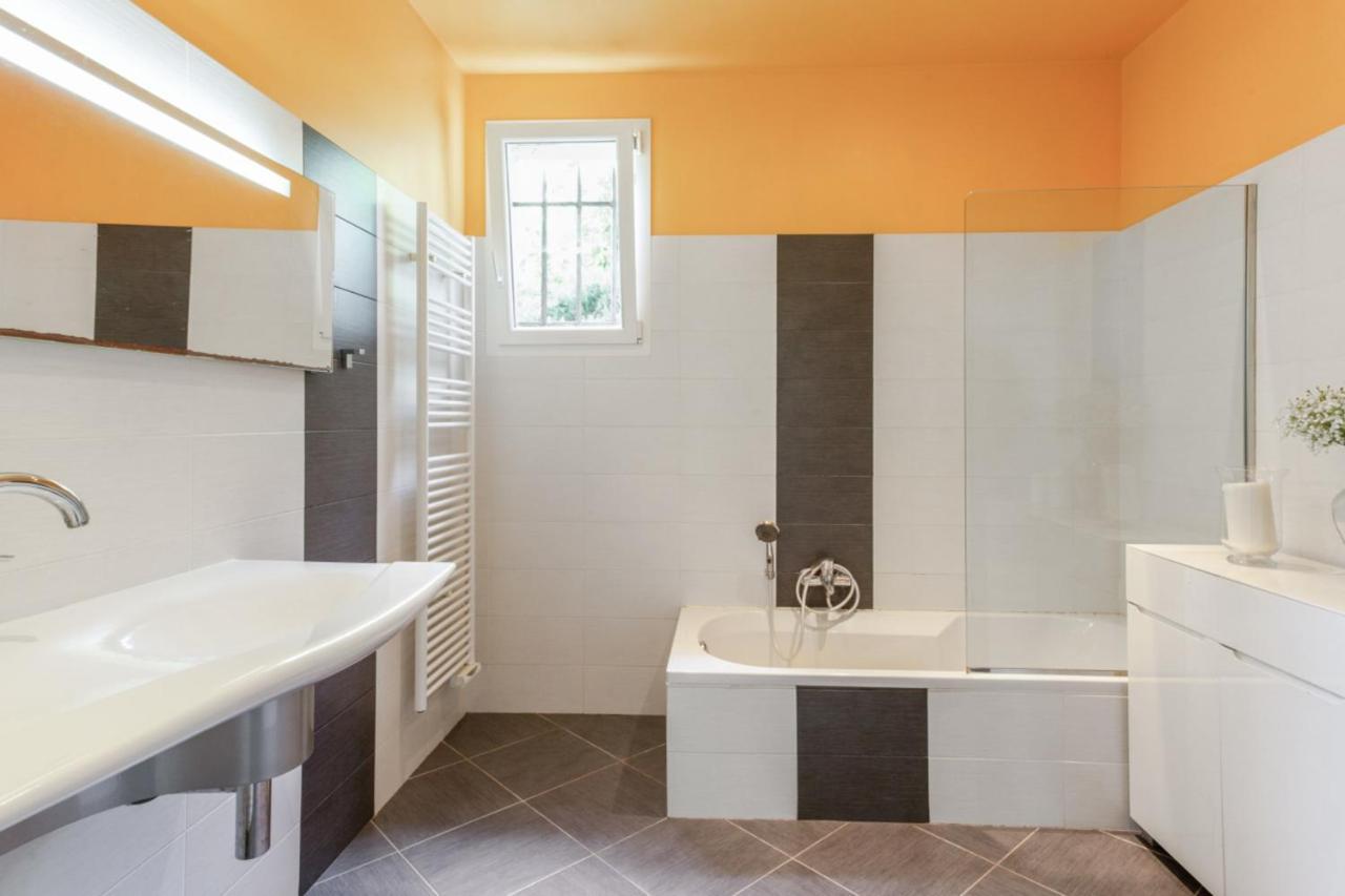 Wonderful And Quiet With Large Garden And Pool In - Welkeys Villa *